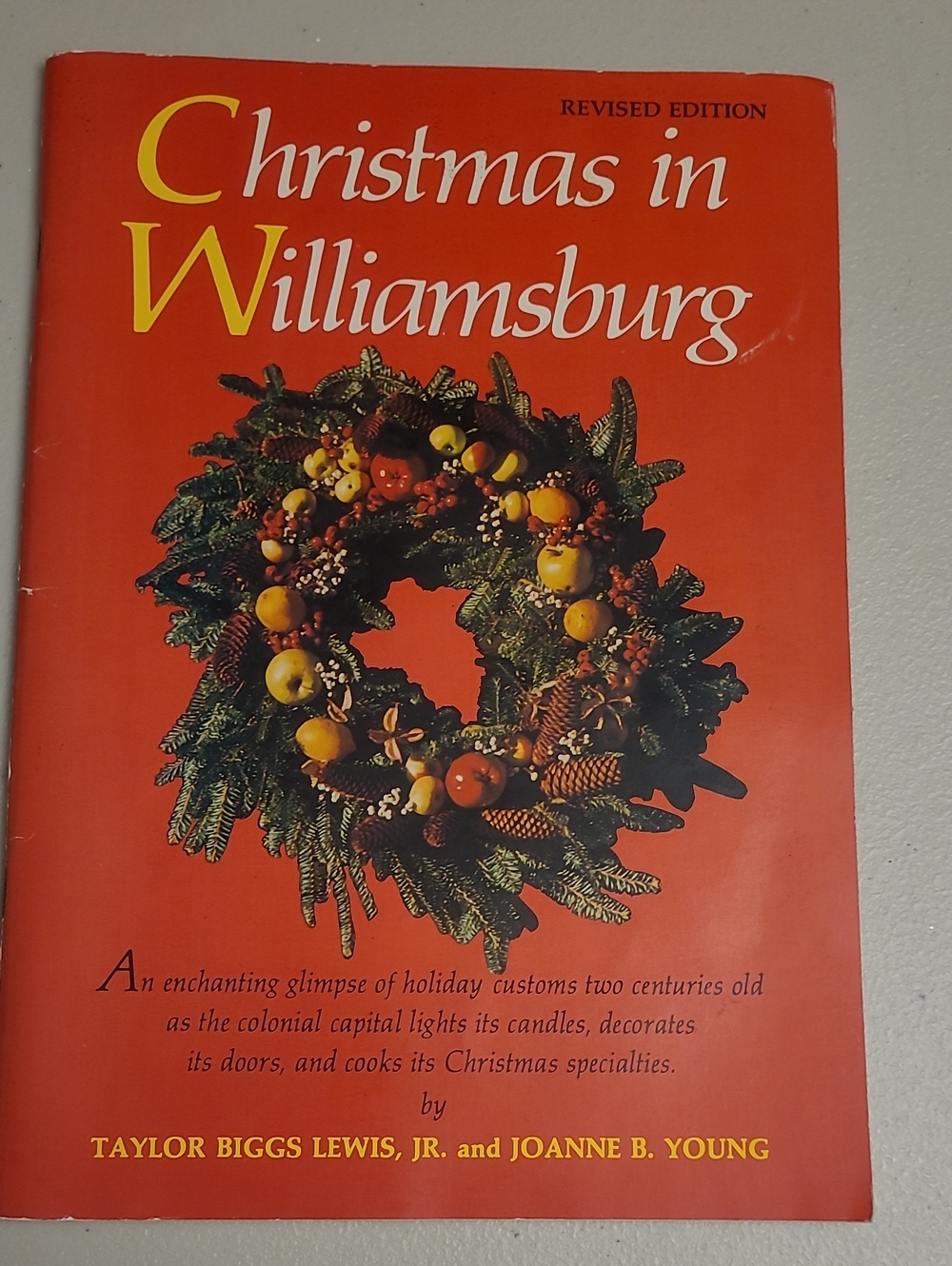 Christmas in Williamsburg Paperback - Red Cover with Wreath